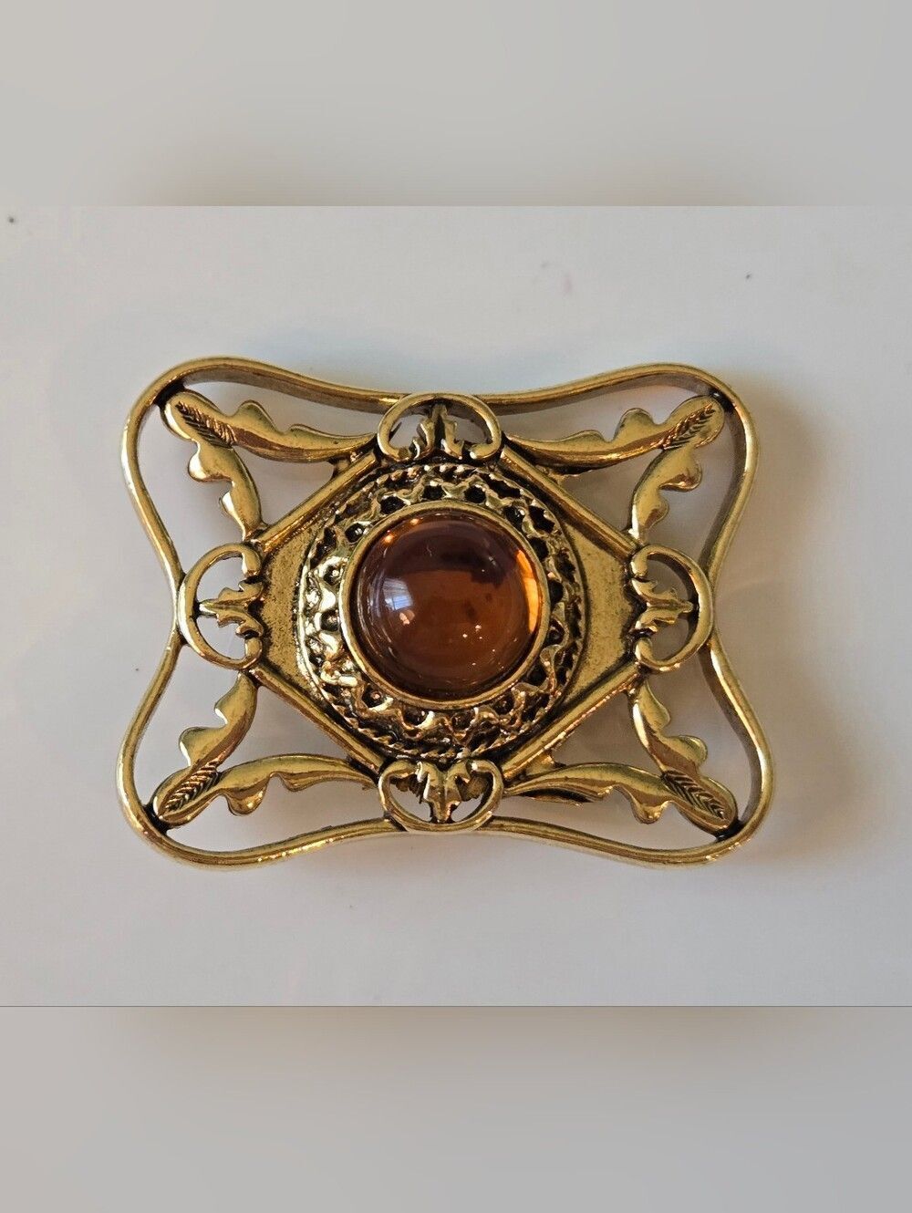 Source Unknown Gold-Tone Brooch with Amber Cabochon